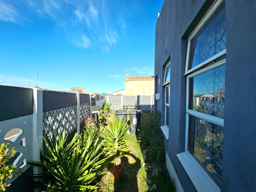 4 Bedroom Property for Sale in Strandfontein Village Western Cape